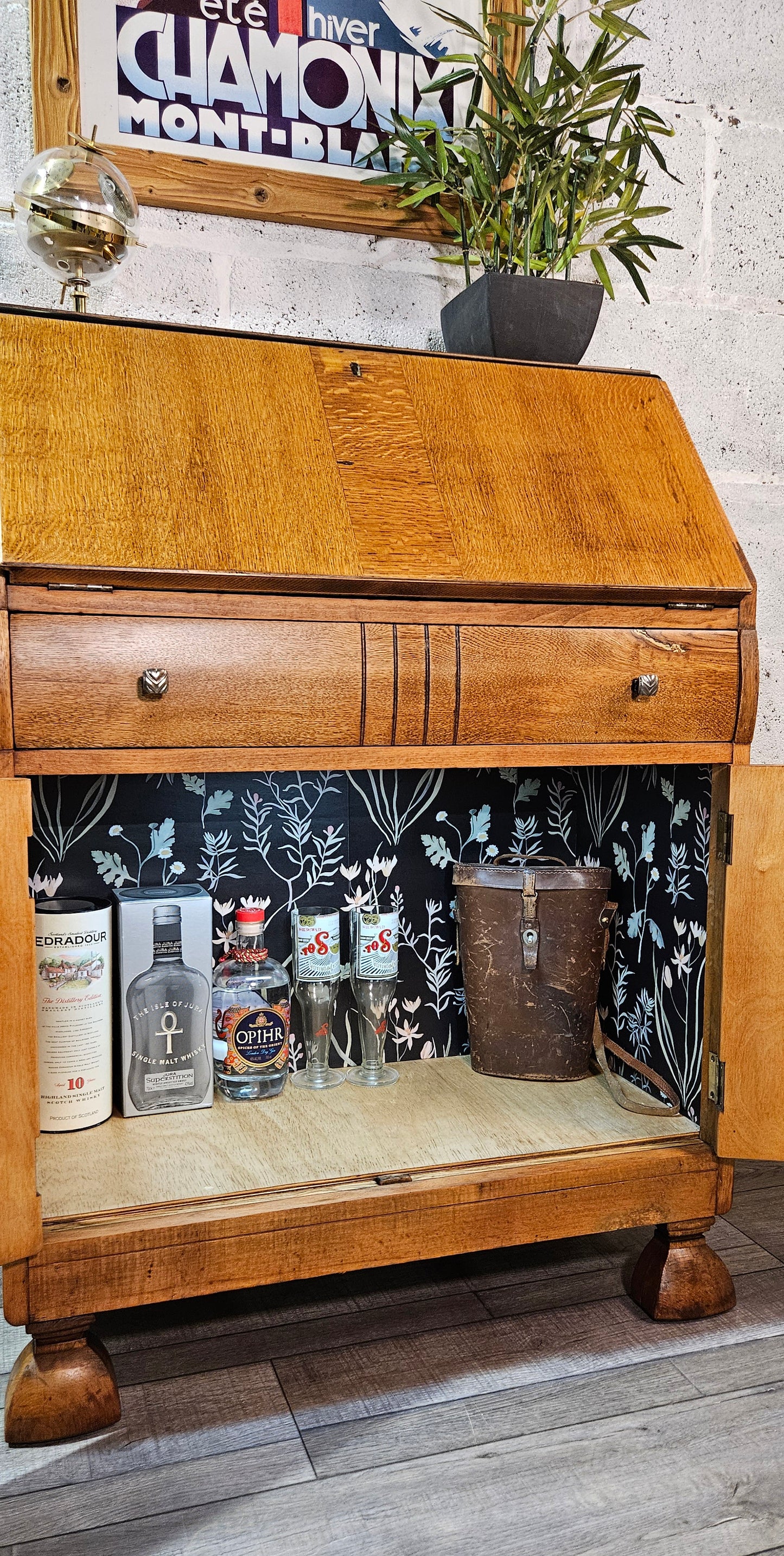 Art Deco era Lebus Drinks Bureau.