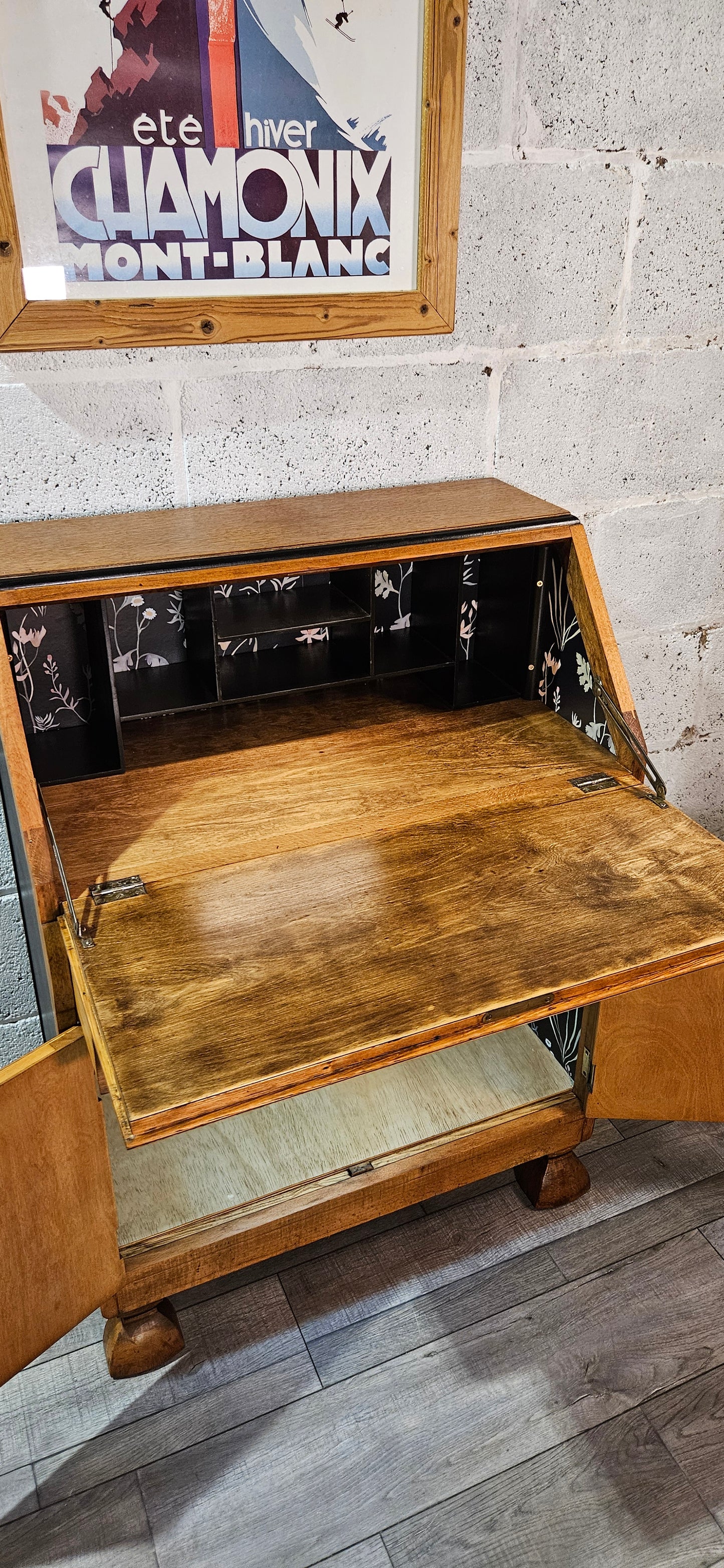 Art Deco era Lebus Drinks Bureau.