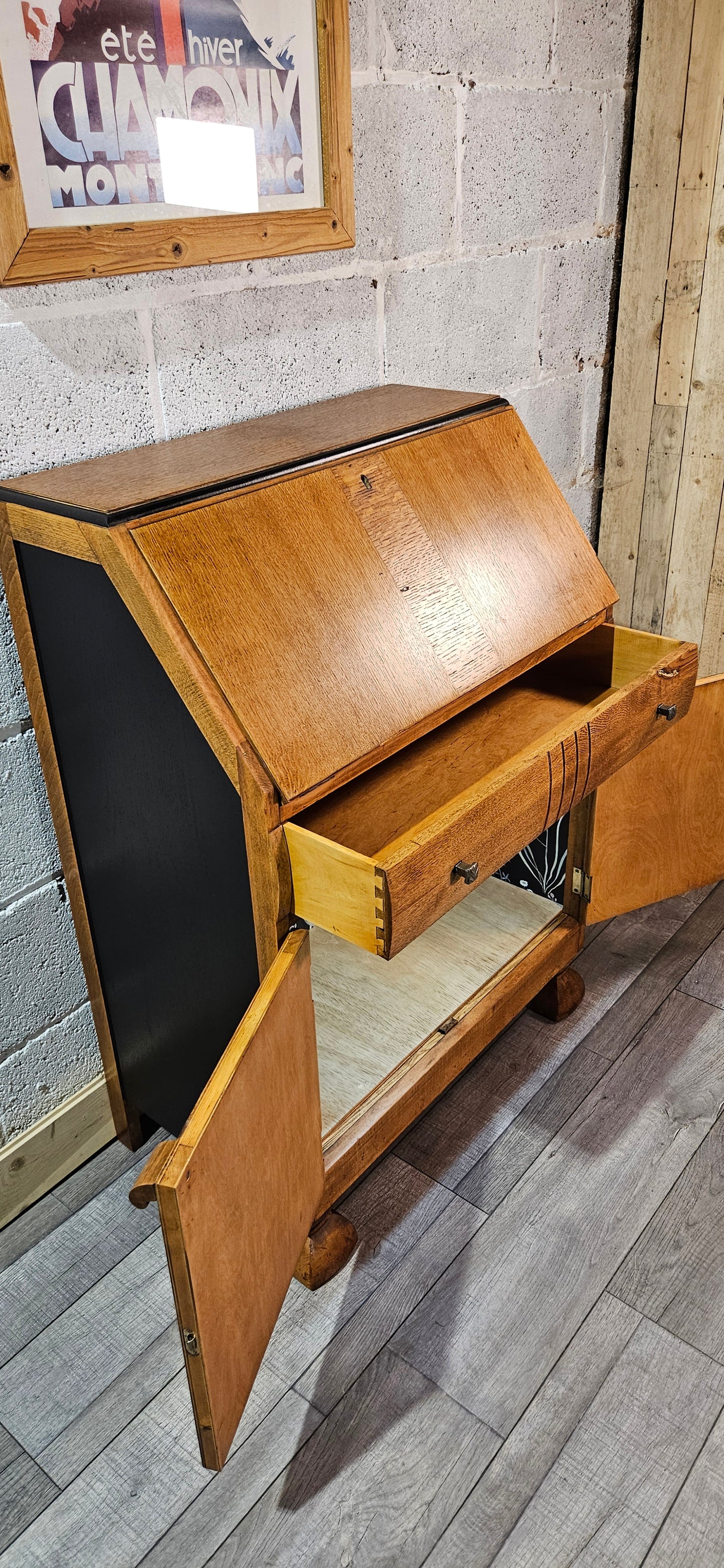 Art Deco era Lebus Drinks Bureau.
