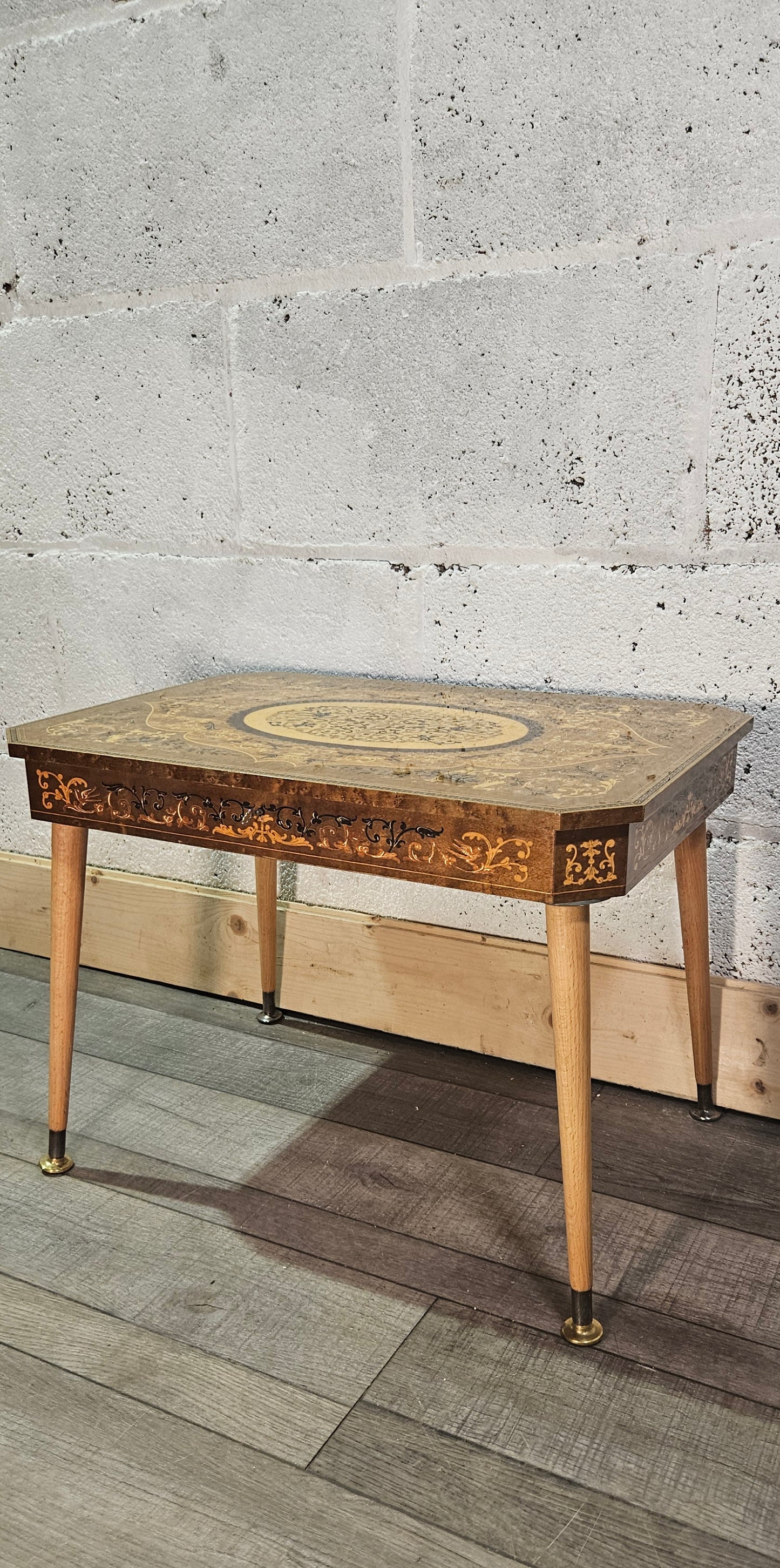 Mapsa musical side table.