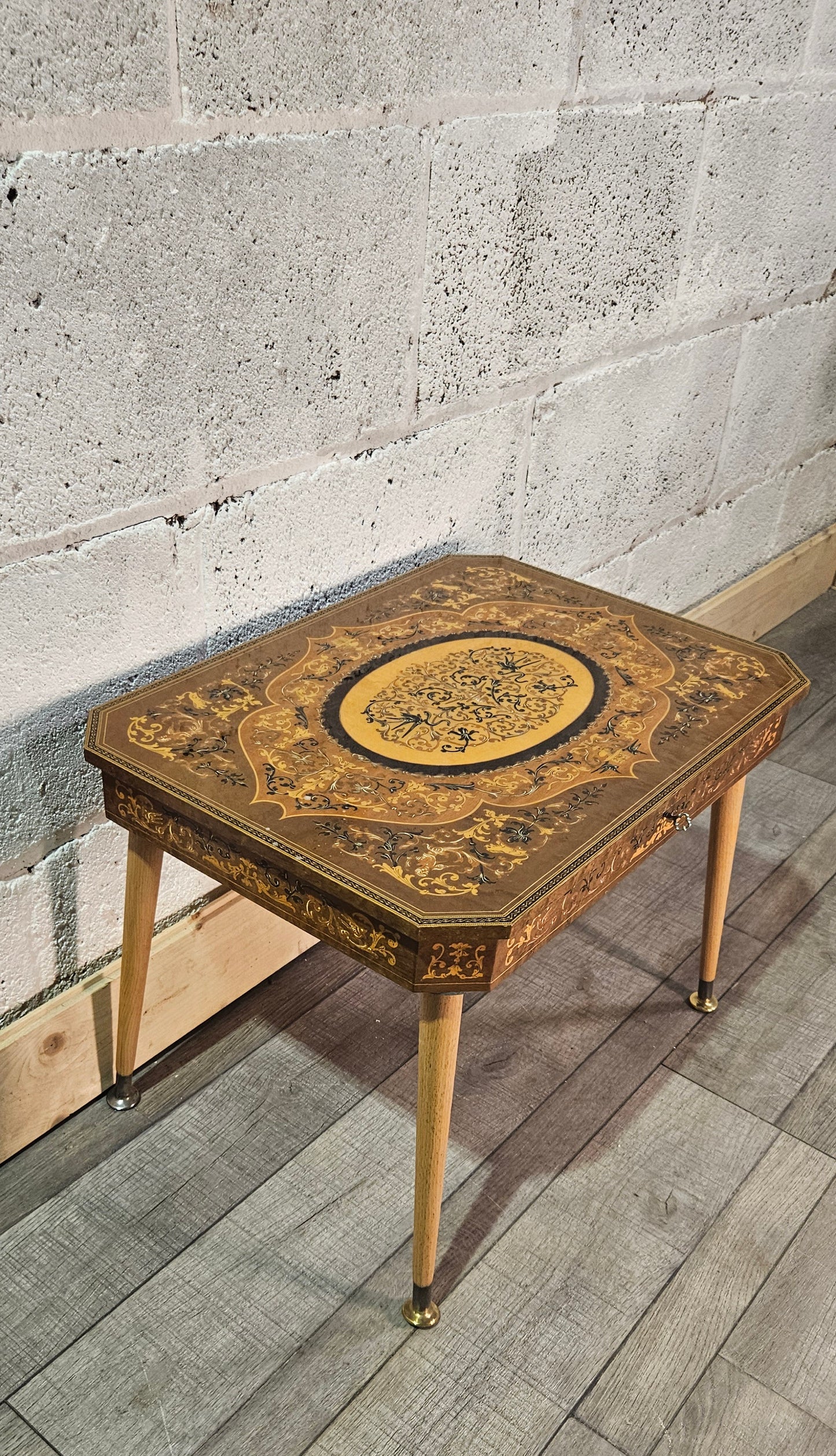 Mapsa musical side table.