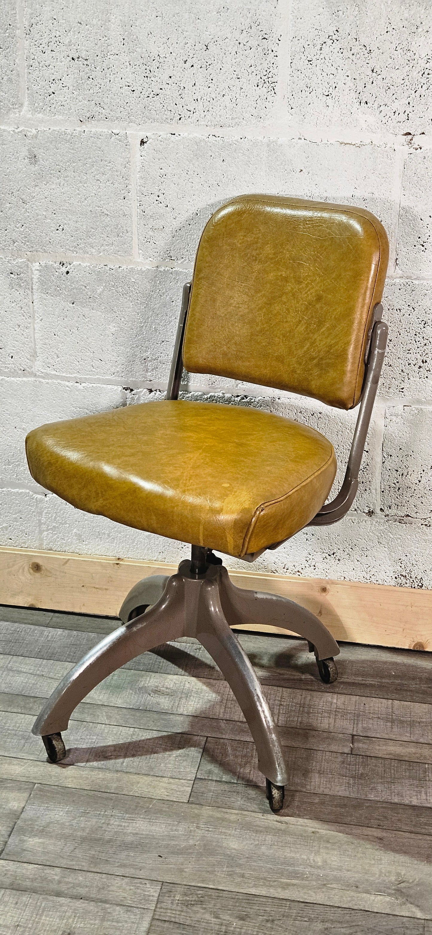 Mid century TanSad adjustable machinists chair.