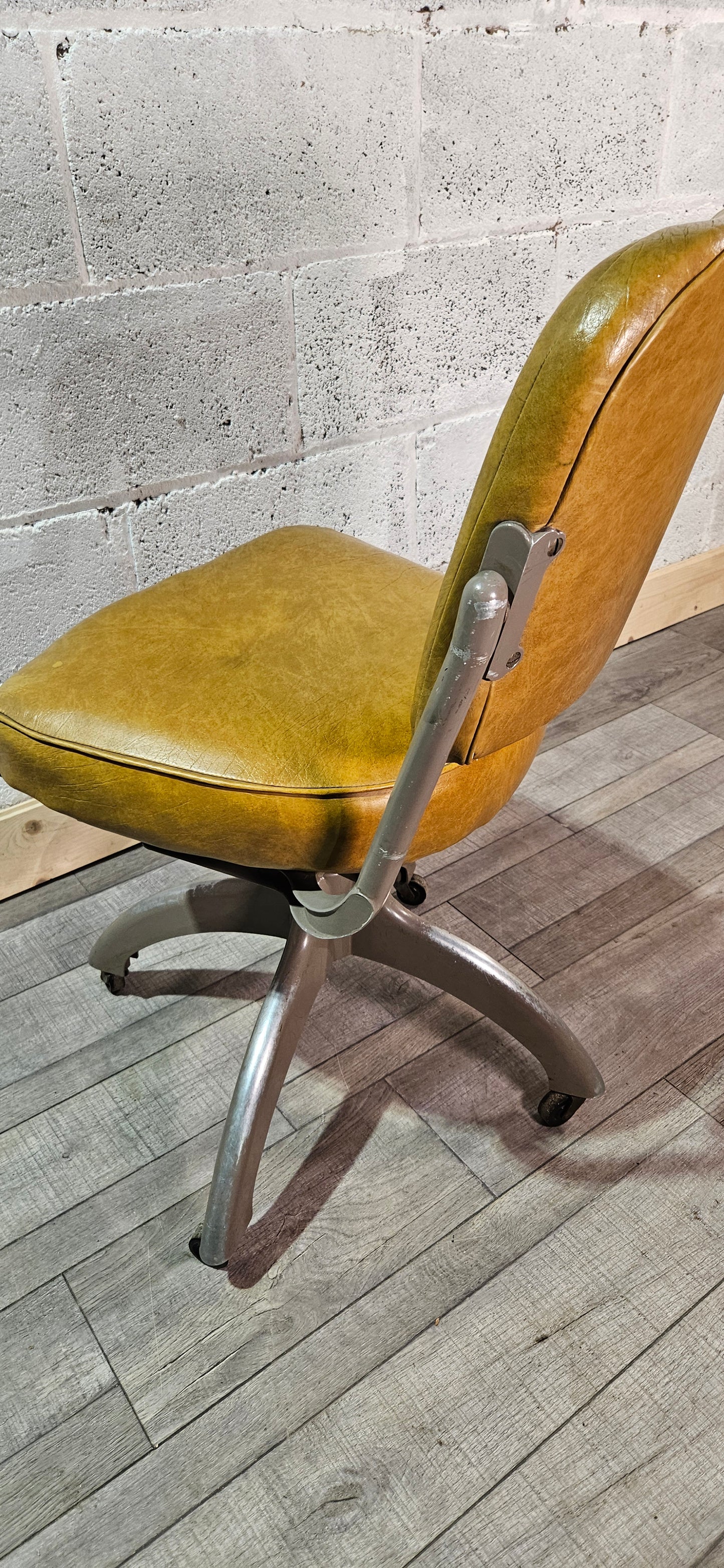 Mid century TanSad adjustable machinists chair.