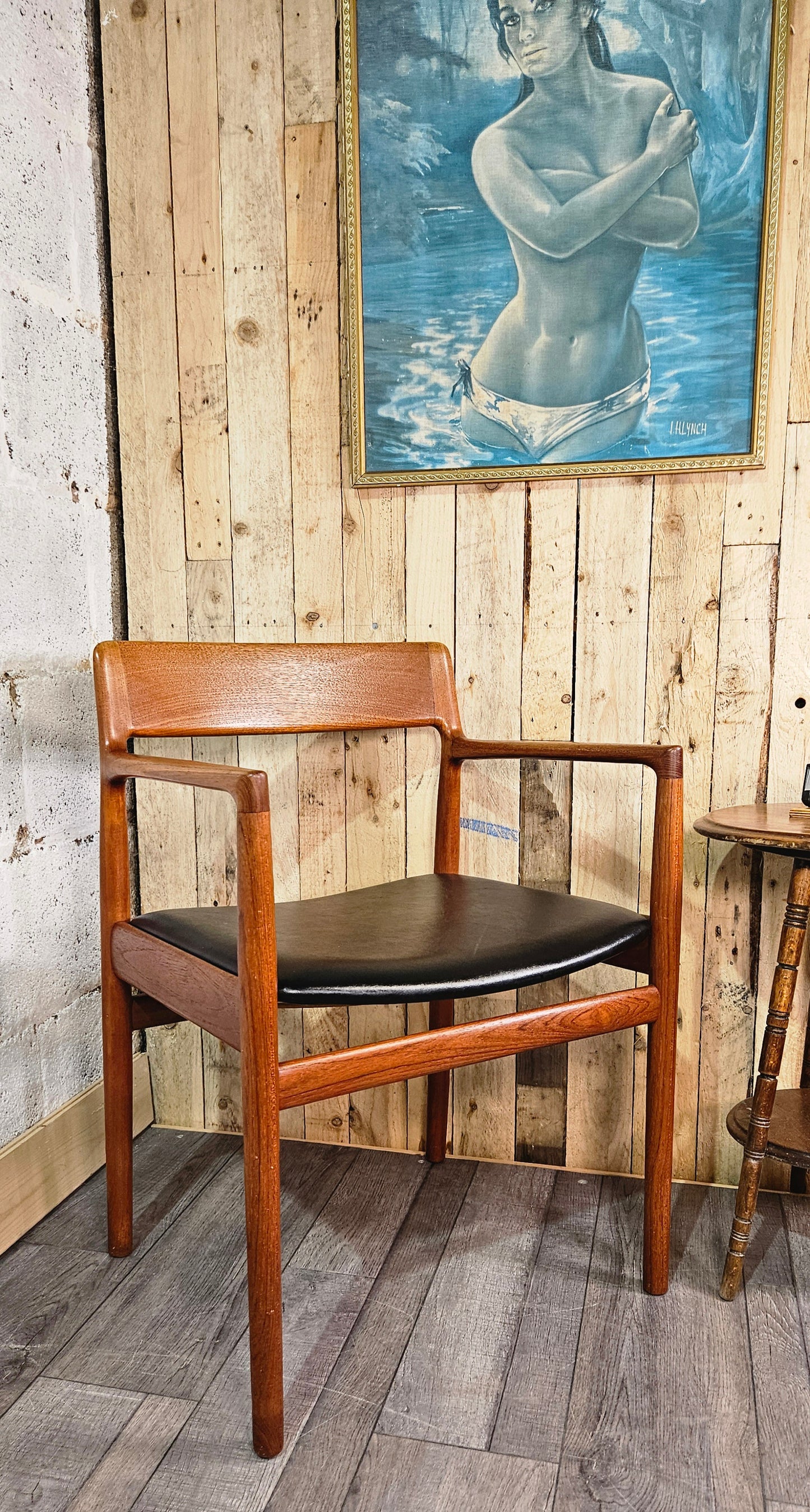 Dalescraft mid century teak chair.