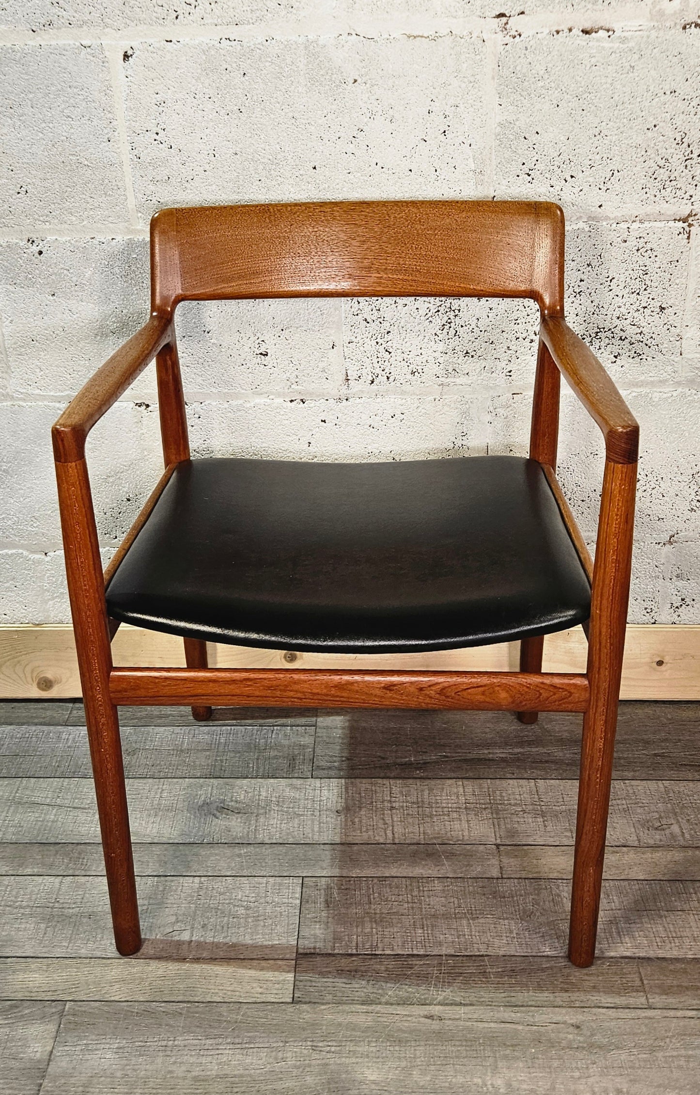 Dalescraft mid century teak chair.