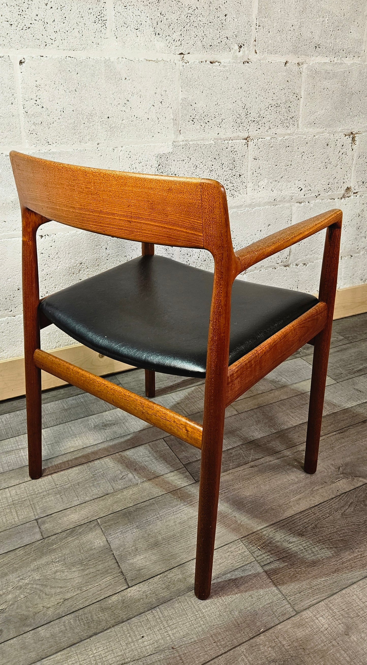 Dalescraft mid century teak chair.