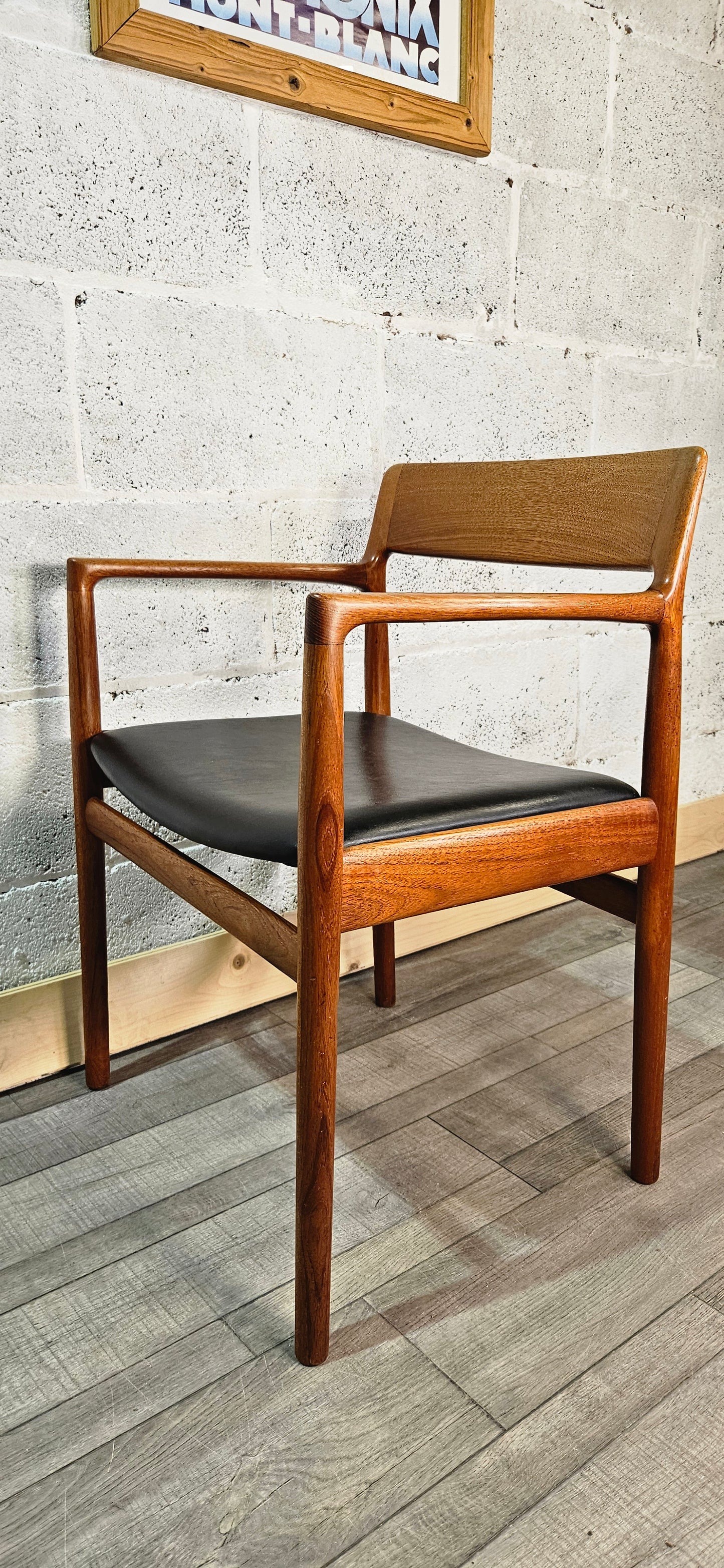 Dalescraft mid century teak chair.