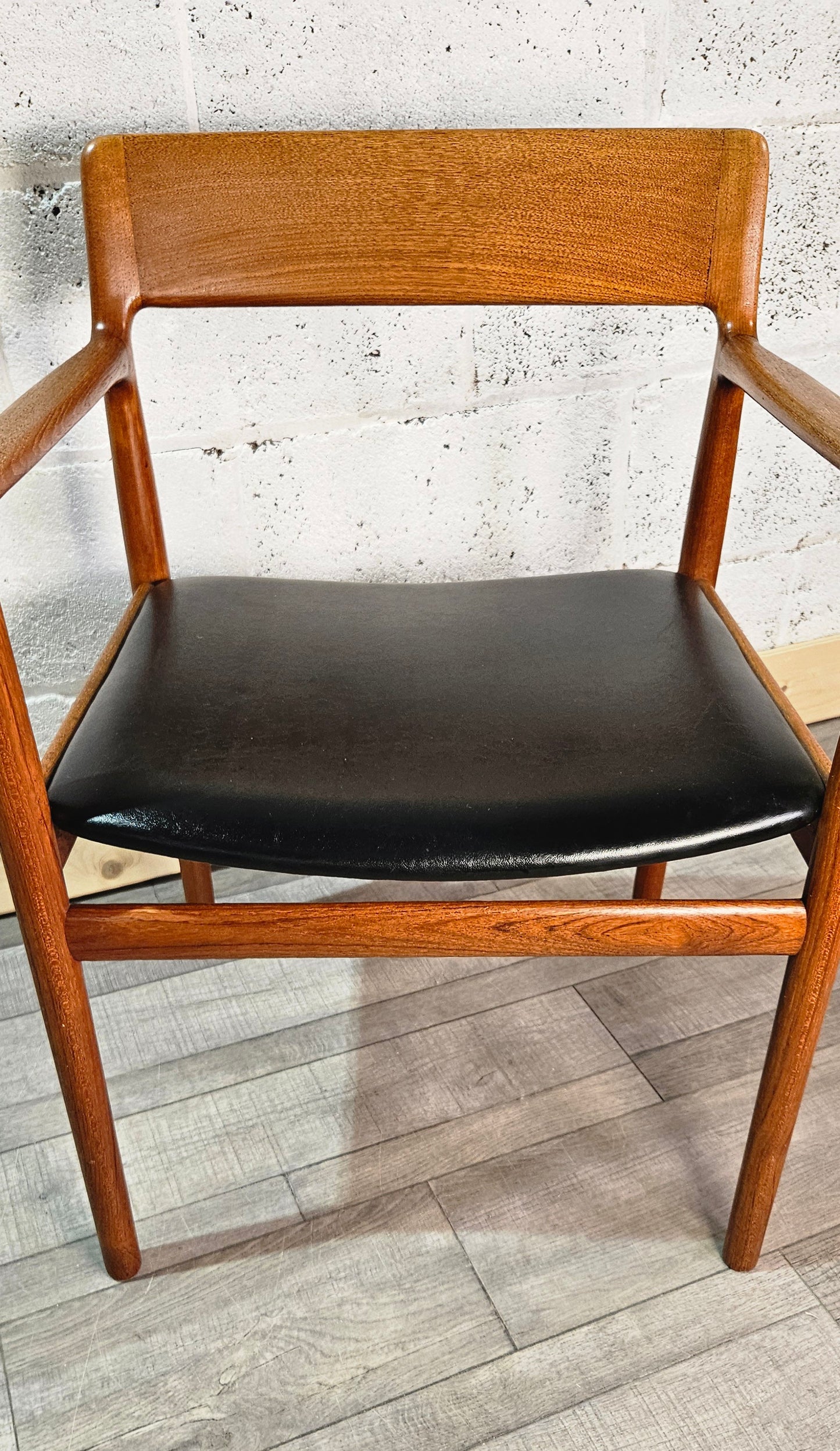 Dalescraft mid century teak chair.