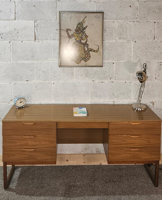 Europa Desk