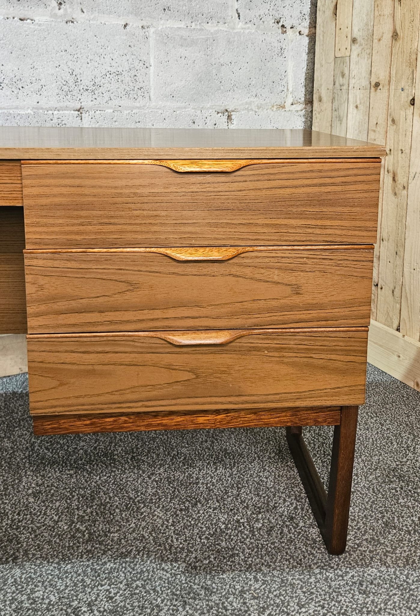 Europa Desk
