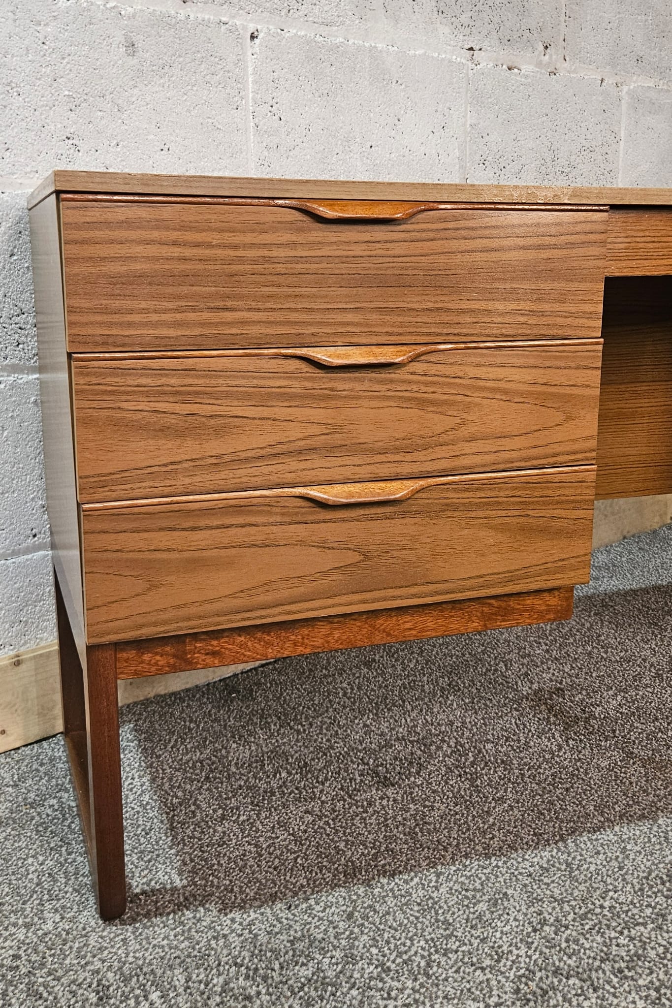 Europa Desk