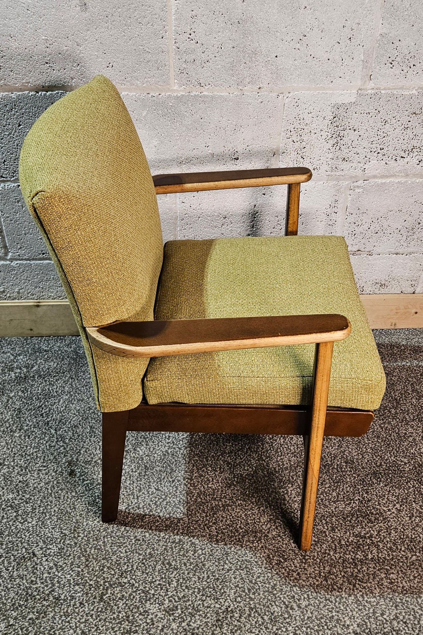 Parker Knoll 733 mk2 lounge chair.