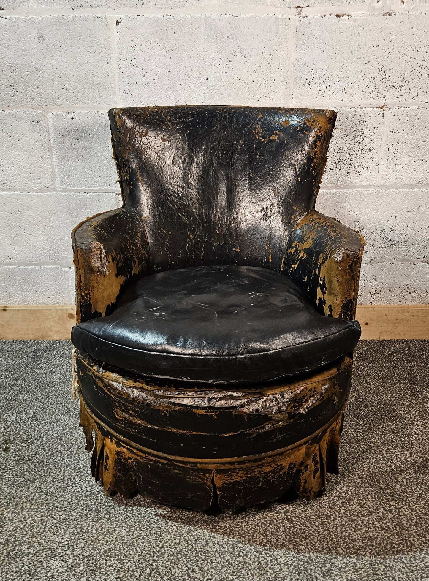 "Thomas Shelby" easy chair.