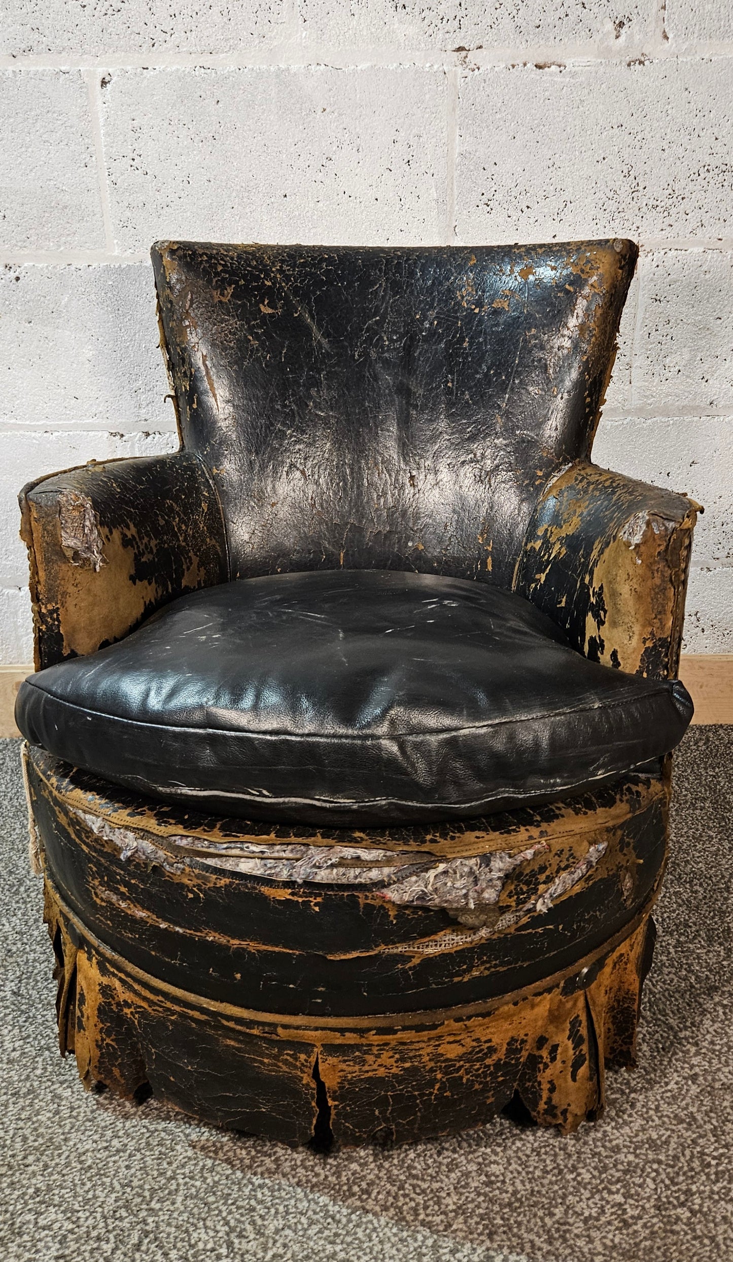 "Thomas Shelby" easy chair.